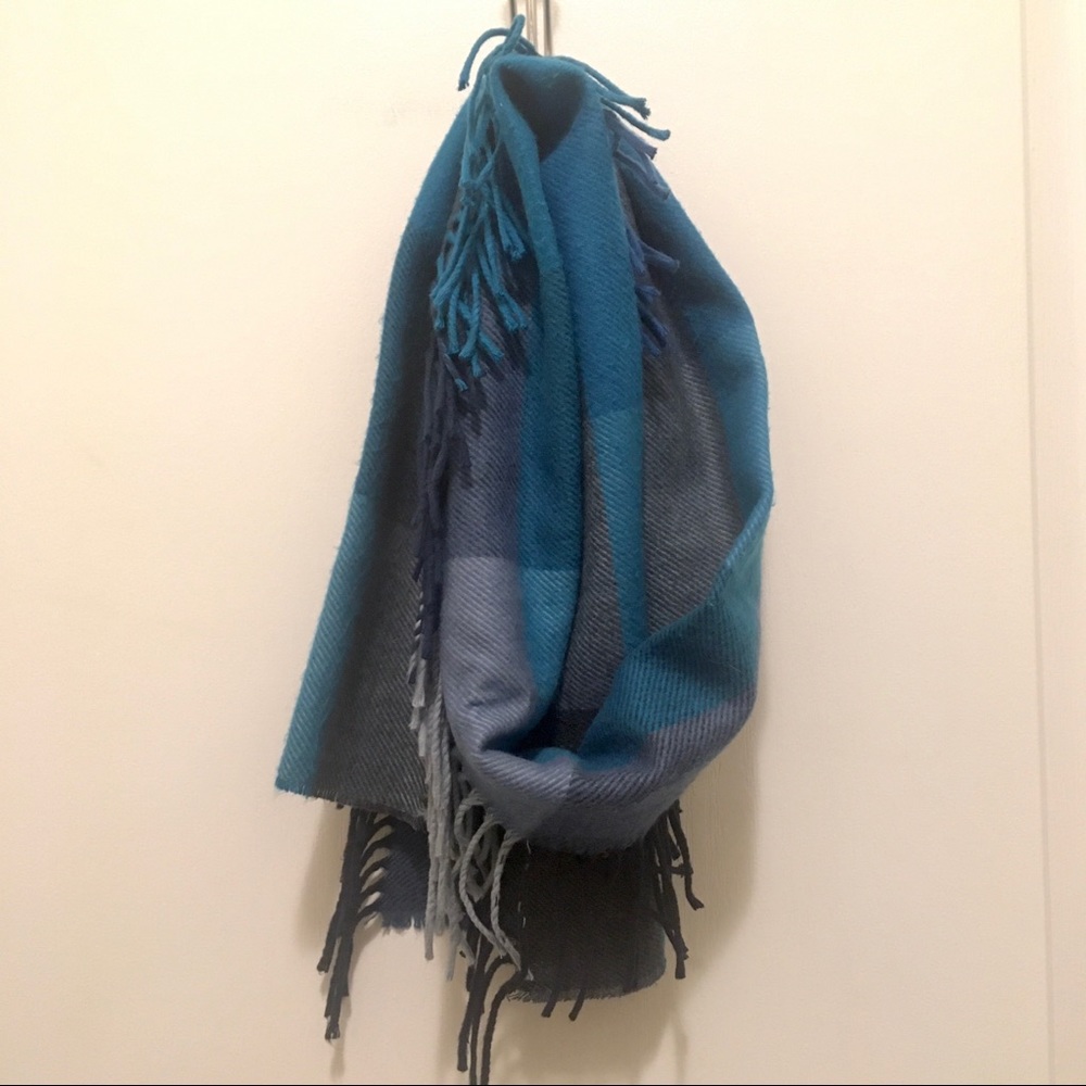 ‼️LAST CHANCE‼️Lot of 2 Blue Scarves - Picture 5 of 13